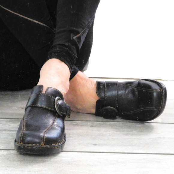 NWOT- B.O.C. WMNS SZ 9 GENUINE LEATHER BUCKL CLOGS - Picture 2 of 8